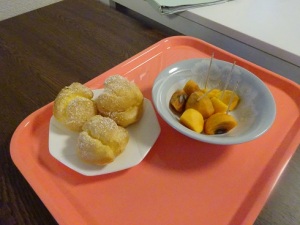 シュークリームと柿